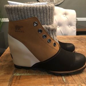sorel sweater wedge boot